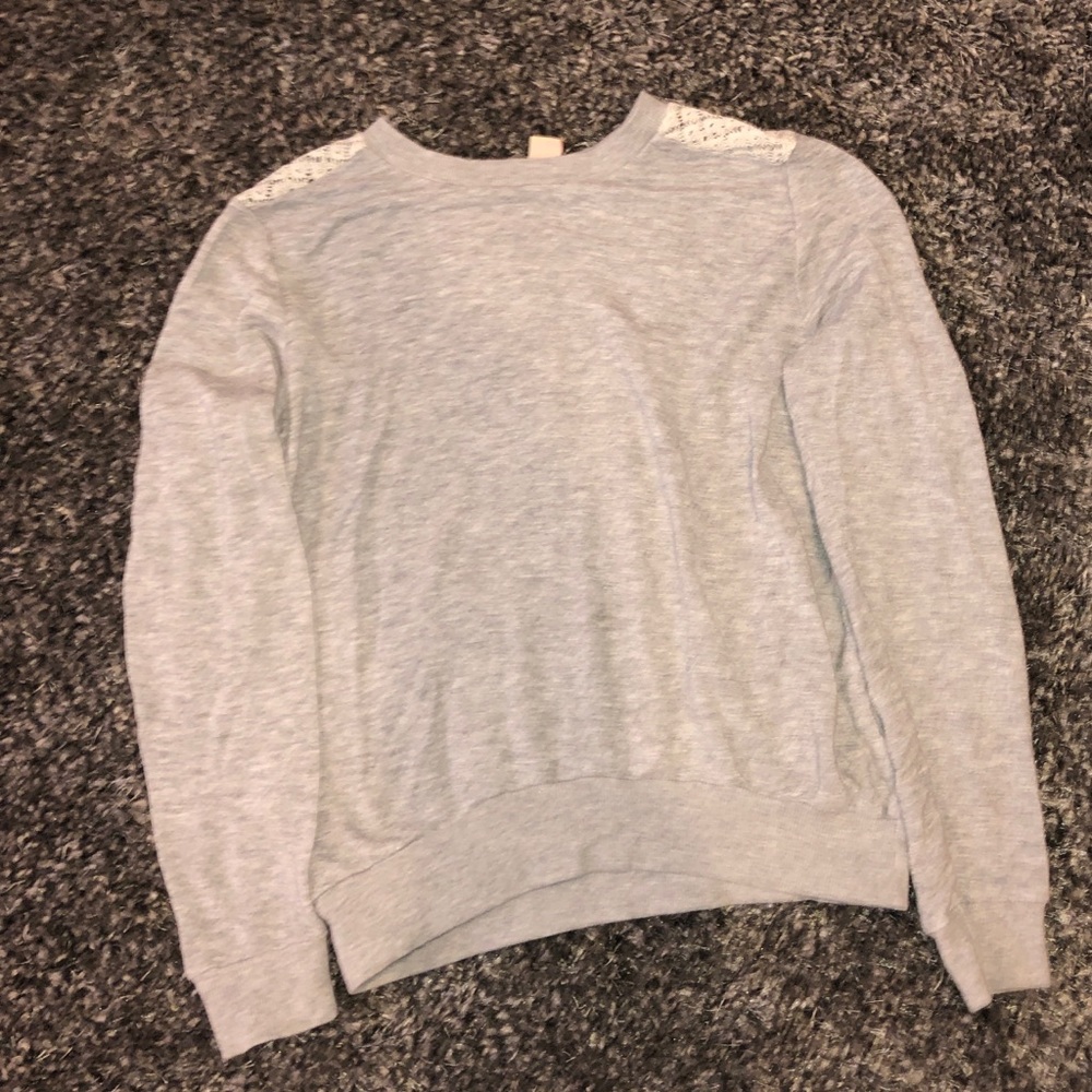 Gray long sleeve shirt